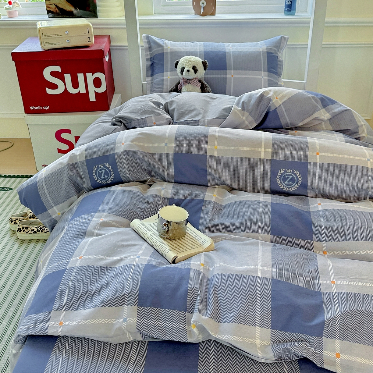 91家纺网 家纺一手货源 找家纺 依庭 2025新款全棉印花学生三件套宿舍三件套全棉三件套纯棉三件套 英伦风