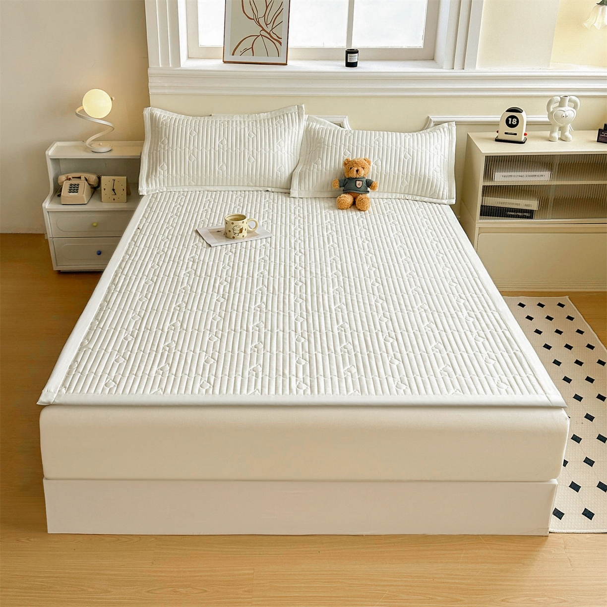 91家纺网 家纺一手货源 找家纺 雯豆家纺 2025新款加厚夹棉床褥子防滑床垫床护垫纯色素色绗缝垫子 爱心熊-床褥款月光白