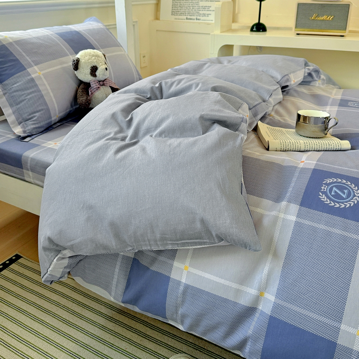 91家纺网 家纺一手货源 找家纺 依庭 2025新款全棉印花学生三件套宿舍三件套全棉三件套纯棉三件套 英伦风