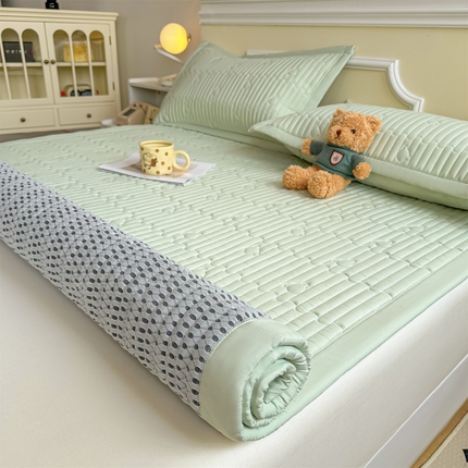 雯豆家纺 2025新款加厚夹棉床褥子防滑床垫床护垫纯色素色绗缝垫子 爱心熊-床褥款清雅绿