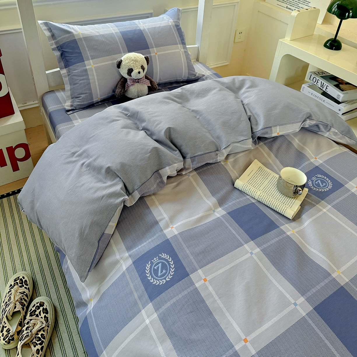 91家纺网 家纺一手货源 找家纺 依庭 2025新款全棉印花学生三件套宿舍三件套全棉三件套纯棉三件套 英伦风