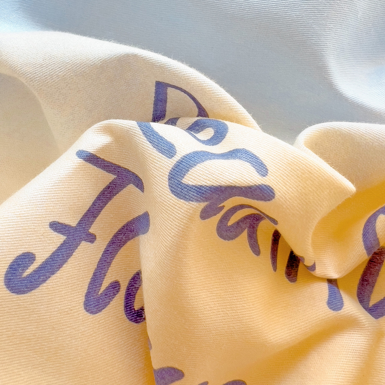 91家纺网 家纺一手货源 找家纺 依庭 2025新款全棉印花学生三件套宿舍三件套全棉三件套纯棉三件套 花蜜草莓