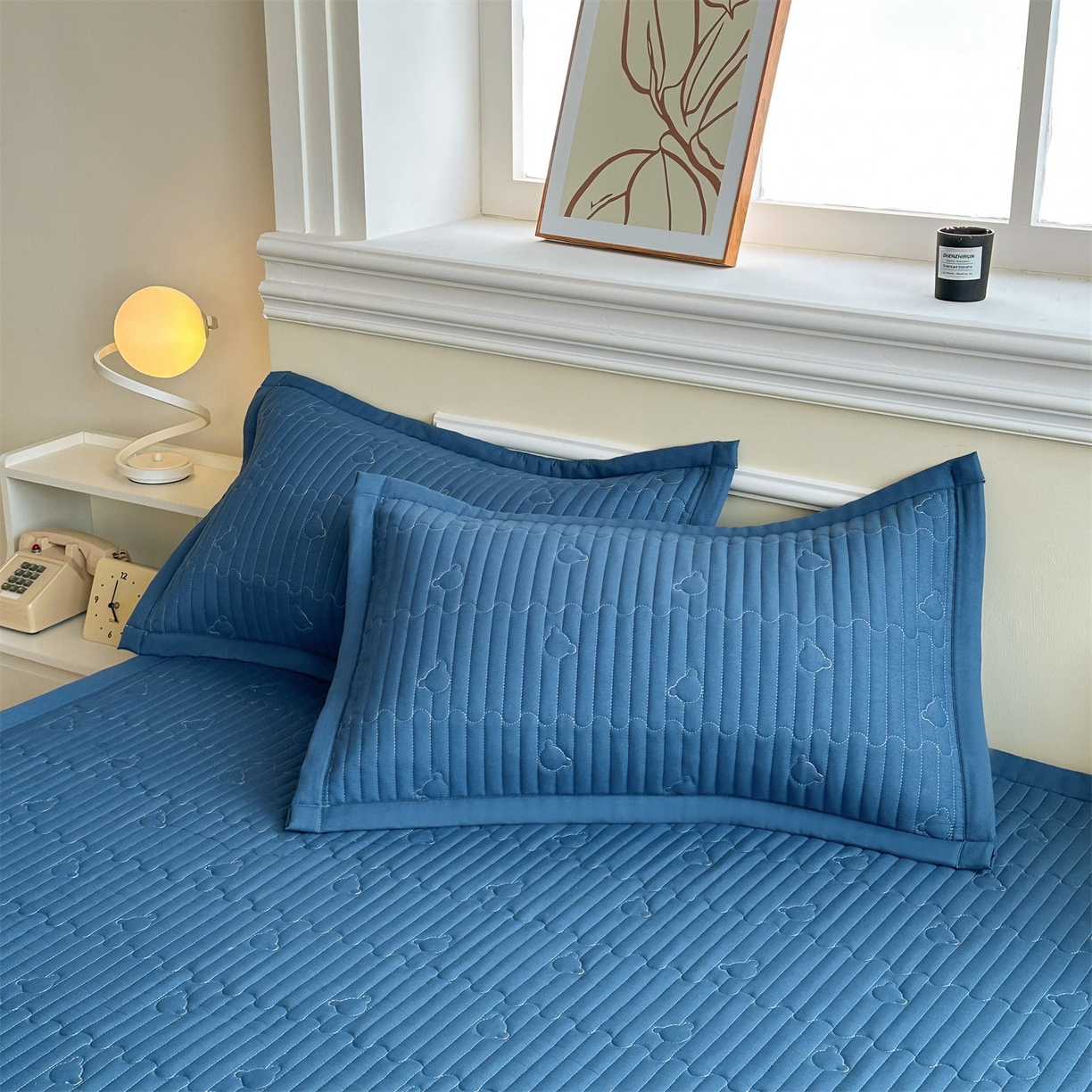 91家纺网 家纺一手货源 找家纺 雯豆家纺 2025新款加厚夹棉床褥子防滑床垫床护垫纯色素色绗缝垫子 爱心熊-床褥款黛蓝