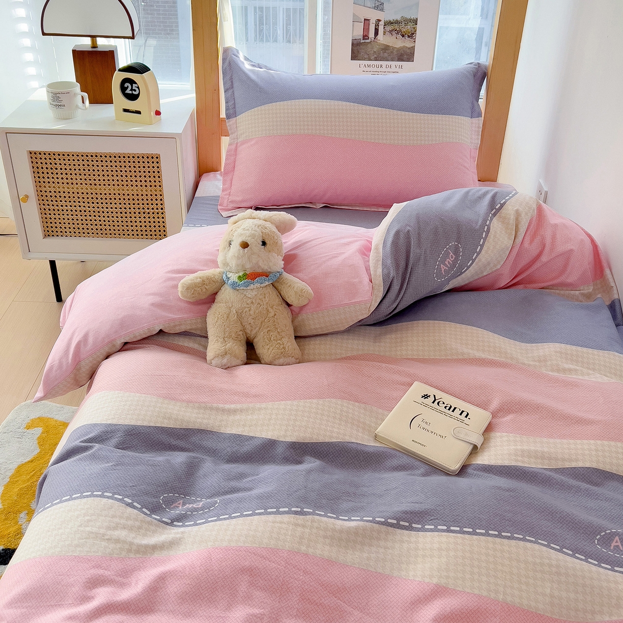 91家纺网 家纺一手货源 找家纺 依庭 2025新款全棉印花学生三件套宿舍三件套全棉三件套纯棉三件套 莫妮卡