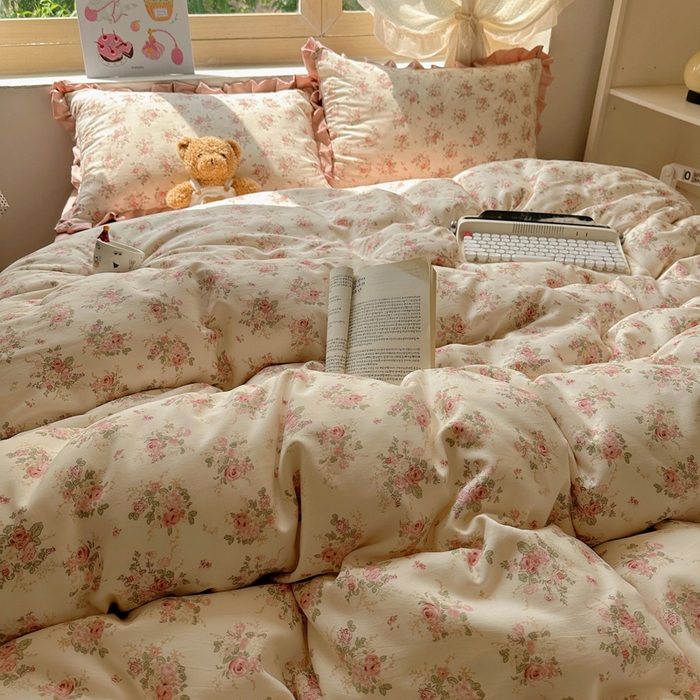 91家纺网 家纺一手货源 找家纺 韩巢家纺 2025新款针织双层纱花边款被套直播热销款四件套学生宿舍床单三件套-（提供卖家秀） 春和米