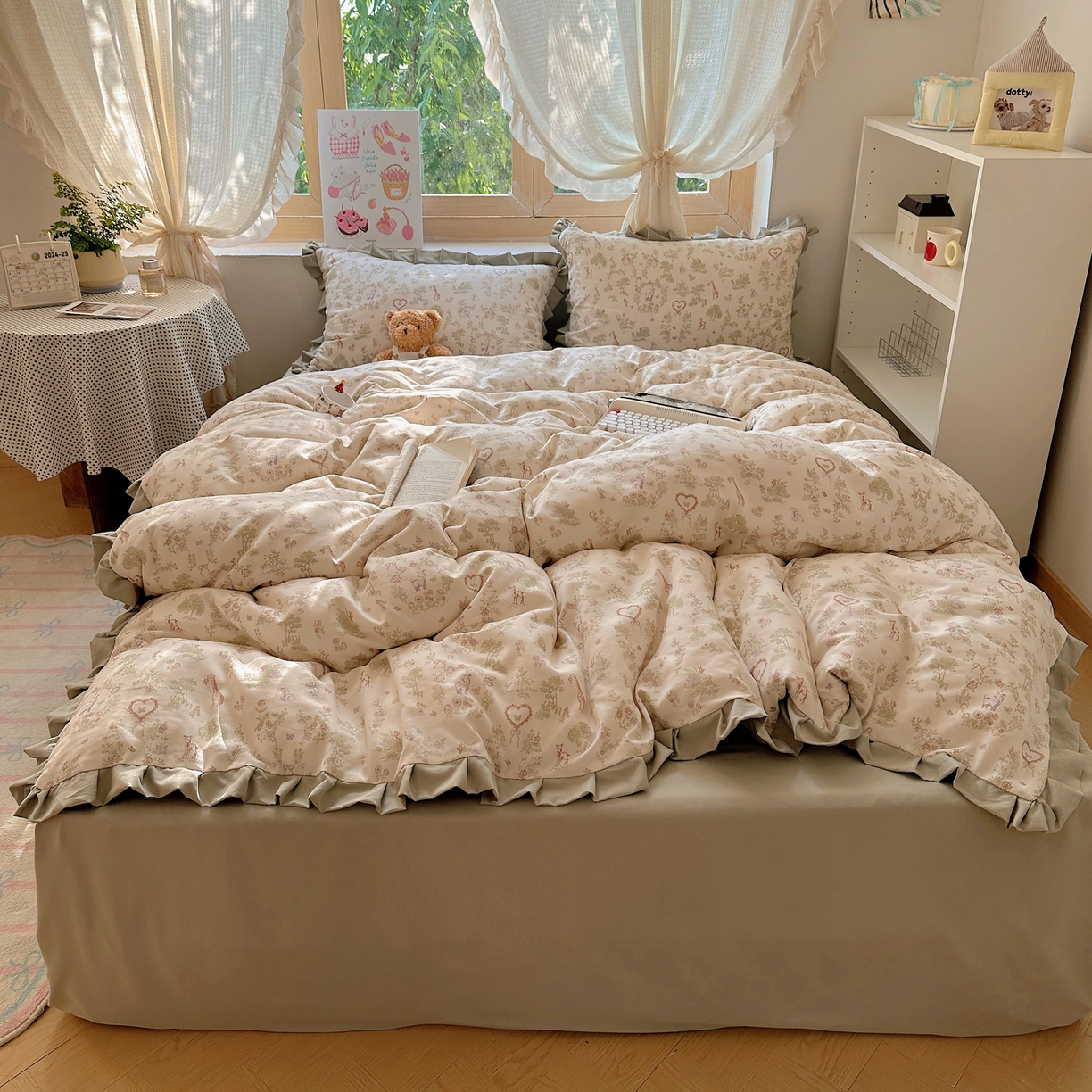 91家纺网 家纺一手货源 找家纺 韩巢家纺 2025新款针织双层纱花边款被套直播热销款四件套学生宿舍床单三件套-（提供卖家秀） 魔法森林