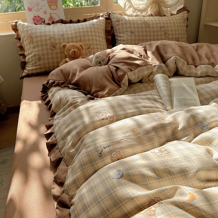91家纺网 家纺一手货源 找家纺 韩巢家纺 2025新款针织双层纱花边款被套直播热销款四件套学生宿舍床单三件套-（提供卖家秀） 熊先生