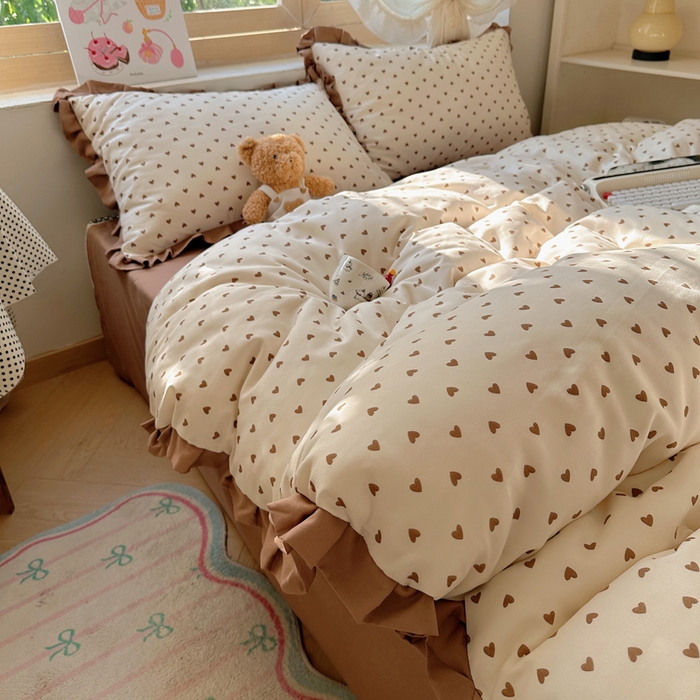 91家纺网 家纺一手货源 找家纺 韩巢家纺 2025新款针织双层纱花边款被套直播热销款四件套学生宿舍床单三件套-（提供卖家秀） 爱心