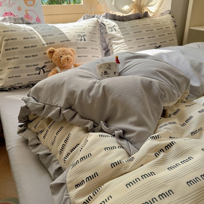 91家纺网 家纺一手货源 找家纺 韩巢家纺 2025新款针织双层纱花边款被套直播热销款四件套学生宿舍床单三件套-（提供卖家秀） 敏敏灰