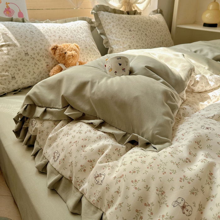 91家纺网 家纺一手货源 找家纺 韩巢家纺 2025新款针织双层纱花边款被套直播热销款四件套学生宿舍床单三件套-（提供卖家秀） 花田薇