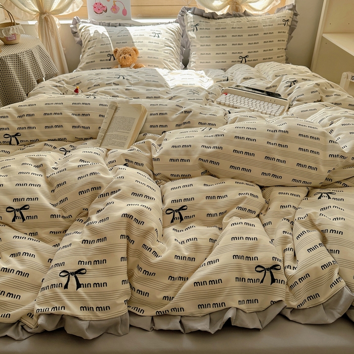 91家纺网 家纺一手货源 找家纺 韩巢家纺 2025新款针织双层纱花边款被套直播热销款四件套学生宿舍床单三件套-（提供卖家秀） 敏敏灰