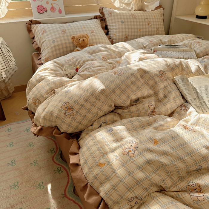 91家纺网 家纺一手货源 找家纺 韩巢家纺 2025新款针织双层纱花边款被套直播热销款四件套学生宿舍床单三件套-（提供卖家秀） 熊先生