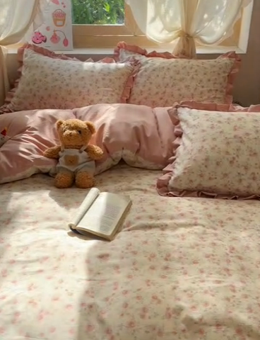 91家纺网 家纺一手货源 找家纺 韩巢家纺 2025新款针织双层纱花边款被套直播热销款四件套学生宿舍床单三件套-（提供卖家秀） 春和米