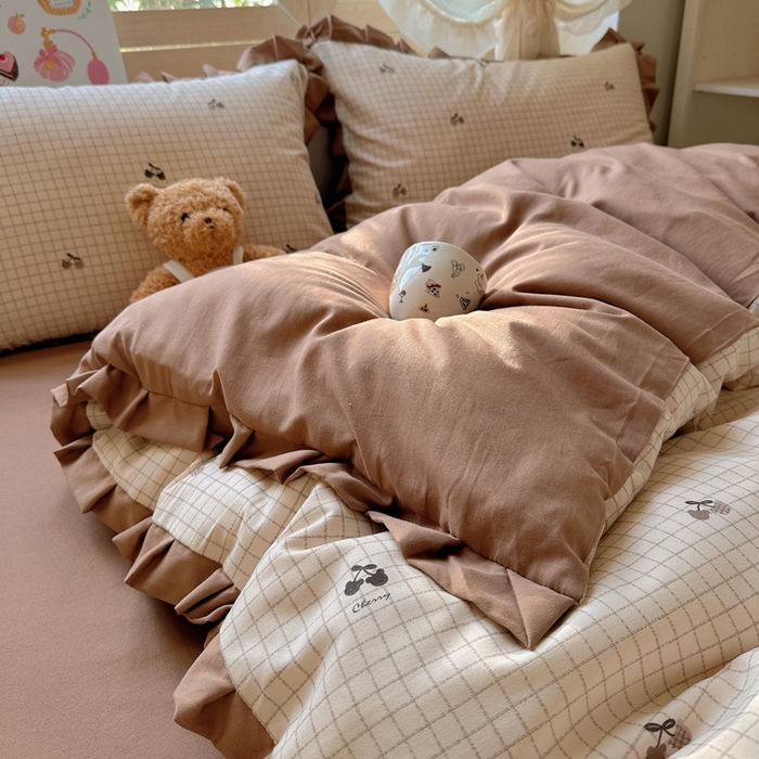 91家纺网 家纺一手货源 找家纺 韩巢家纺 2025新款针织双层纱花边款被套直播热销款四件套学生宿舍床单三件套-（提供卖家秀） 巧克力