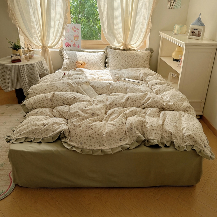 91家纺网 家纺一手货源 找家纺 韩巢家纺 2025新款针织双层纱花边款被套直播热销款四件套学生宿舍床单三件套-（提供卖家秀） 花田薇