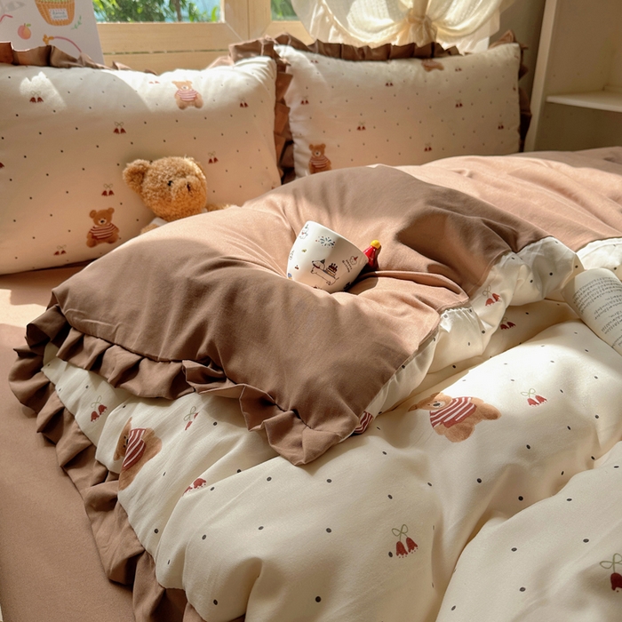 91家纺网 家纺一手货源 找家纺 韩巢家纺 2025新款针织双层纱花边款被套直播热销款四件套学生宿舍床单三件套-（提供卖家秀） 叮当熊