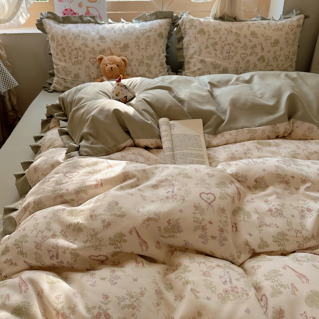 91家纺网 家纺一手货源 找家纺 韩巢家纺 2025新款针织双层纱花边款被套直播热销款四件套学生宿舍床单三件套-（提供卖家秀） 魔法森林