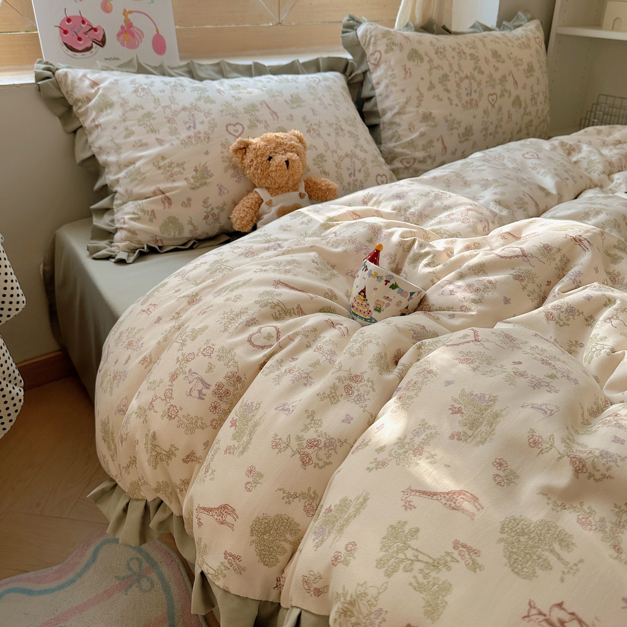 91家纺网 家纺一手货源 找家纺 韩巢家纺 2025新款针织双层纱花边款被套直播热销款四件套学生宿舍床单三件套-（提供卖家秀） 魔法森林