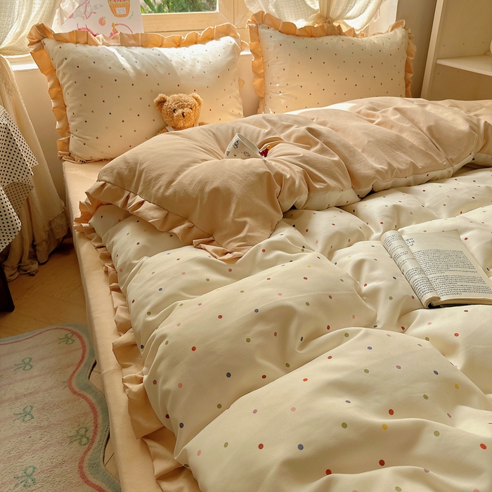 91家纺网 家纺一手货源 找家纺 韩巢家纺 2025新款针织双层纱花边款被套直播热销款四件套学生宿舍床单三件套-（提供卖家秀） 奶油波点米