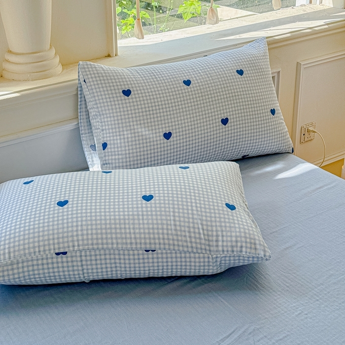 91家纺网 家纺一手货源 找家纺 感遇家纺2025新款全棉双层纱纤柔四件套 格子爱心蓝