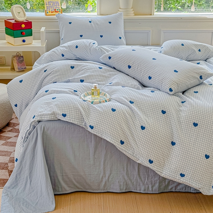 91家纺网 家纺一手货源 找家纺 感遇家纺2025新款全棉双层纱纤柔四件套 格子爱心蓝