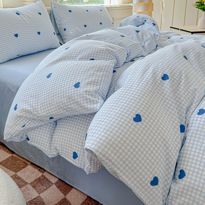 91家纺网 家纺一手货源 找家纺 感遇家纺2025新款全棉双层纱纤柔四件套 格子爱心蓝