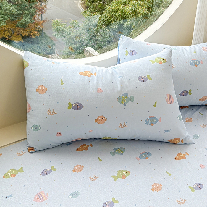 91家纺网 家纺一手货源 找家纺 感遇家纺 2025新款全棉纯棉千柔双层纱四件套 蓝色小鱼