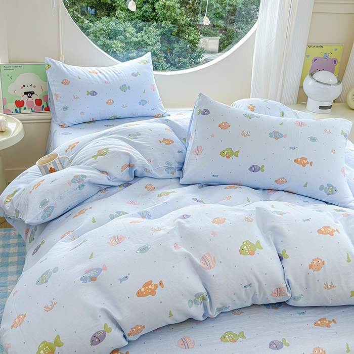 91家纺网 家纺一手货源 找家纺 感遇家纺 2025新款全棉纯棉千柔双层纱四件套 蓝色小鱼