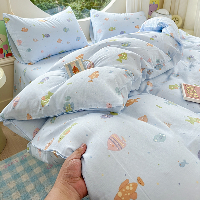 91家纺网 家纺一手货源 找家纺 感遇家纺 2025新款全棉纯棉千柔双层纱四件套 蓝色小鱼