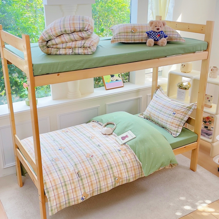 91家纺网 家纺一手货源 找家纺 铭博家纺 新款100%全棉印花学生季宿舍上下铺三件套 艾格小熊