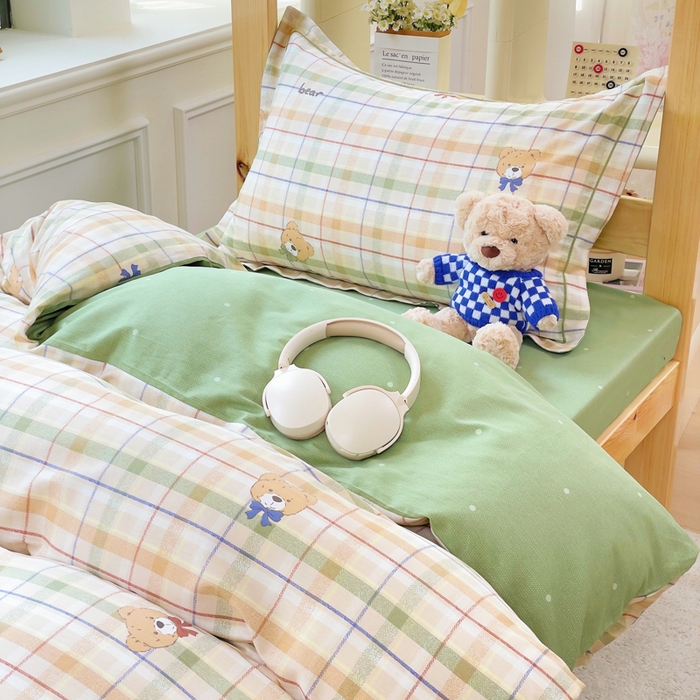 91家纺网 家纺一手货源 找家纺 铭博家纺 新款100%全棉印花学生季宿舍上下铺三件套 艾格小熊