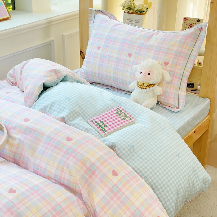 91家纺网 家纺一手货源 找家纺 铭博家纺 新款100%全棉印花学生季宿舍上下铺三件套 加州甜心粉