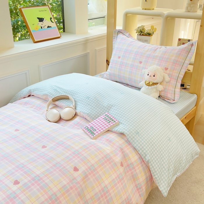 91家纺网 家纺一手货源 找家纺 铭博家纺 新款100%全棉印花学生季宿舍上下铺三件套 加州甜心粉