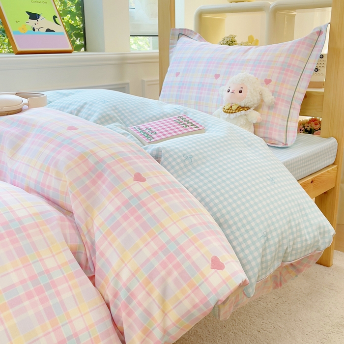 91家纺网 家纺一手货源 找家纺 铭博家纺 新款100%全棉印花学生季宿舍上下铺三件套 加州甜心粉