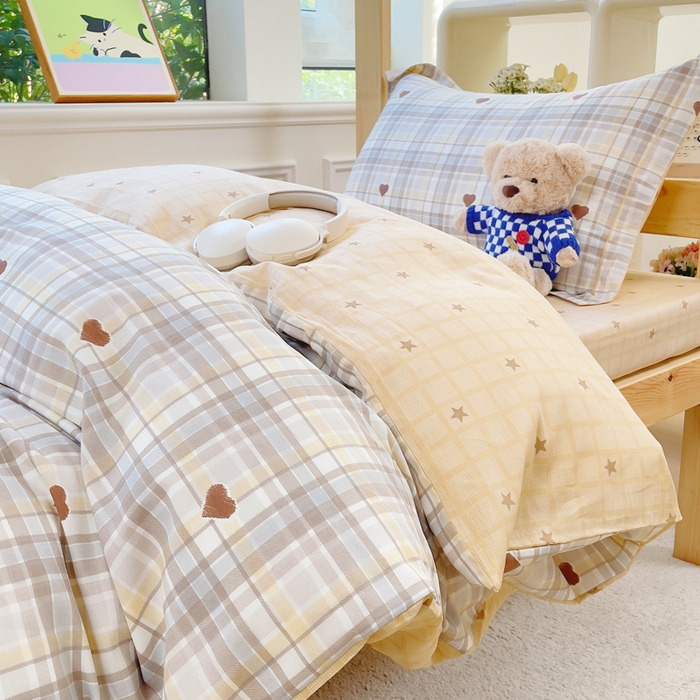 91家纺网 家纺一手货源 找家纺 铭博家纺 新款100%全棉印花学生季宿舍上下铺三件套 加州甜心-咖