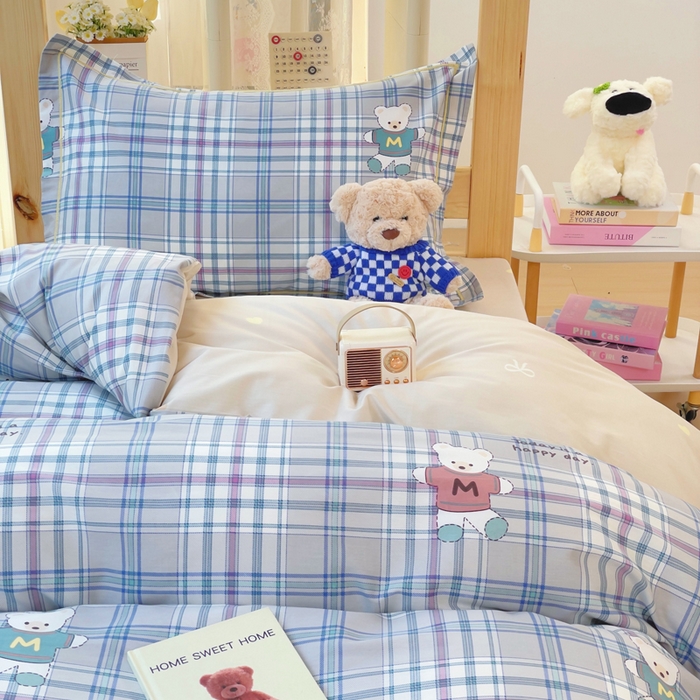 91家纺网 家纺一手货源 找家纺 铭博家纺 新款100%全棉印花学生季宿舍上下铺三件套 学院小熊