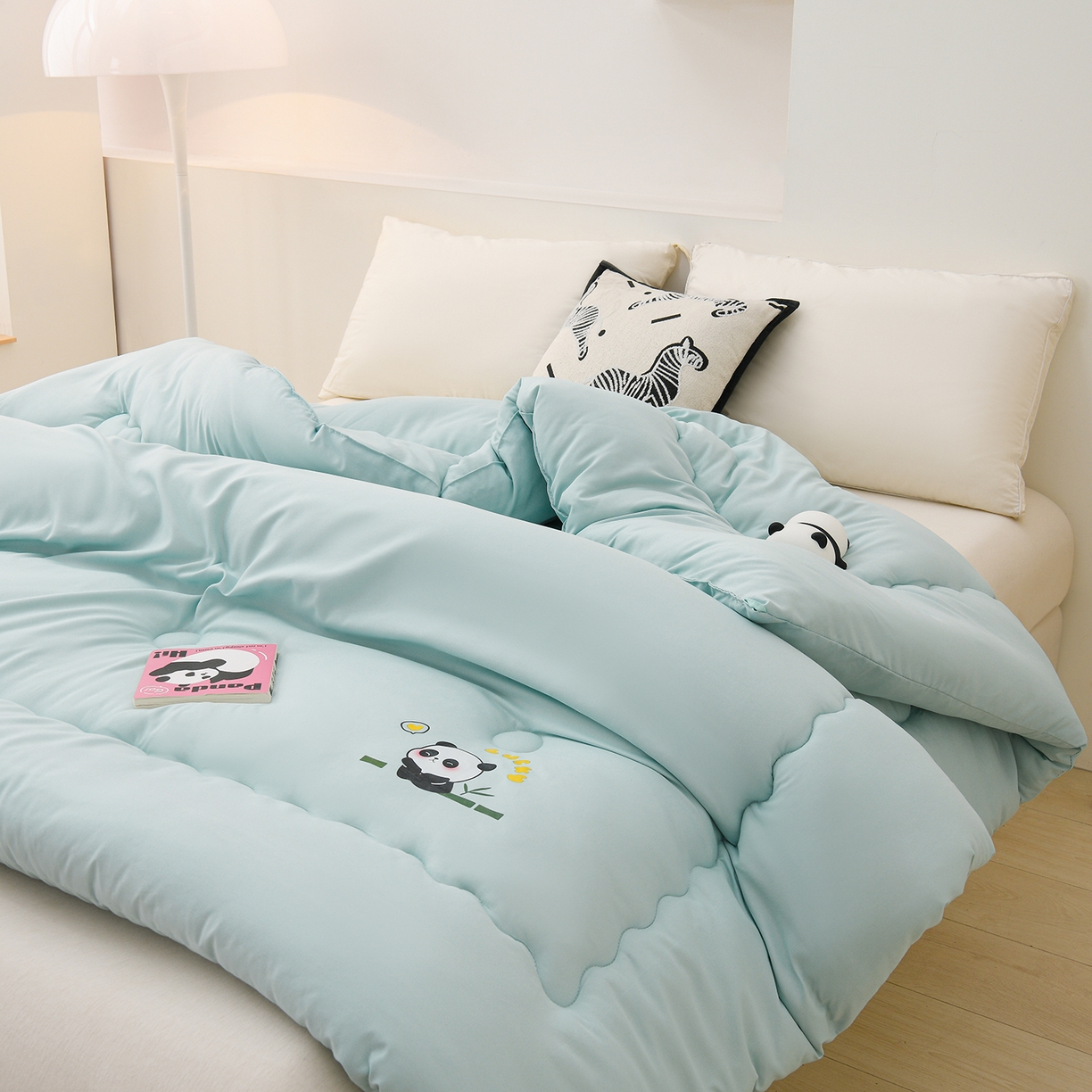 91家纺网 家纺一手货源 找家纺 易展家居 2025新款水洗棉大豆被 熊猫-和风蓝