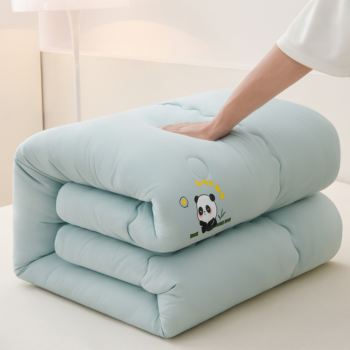 91家纺网 家纺一手货源 找家纺 易展家居 2025新款水洗棉大豆被 熊猫-和风蓝