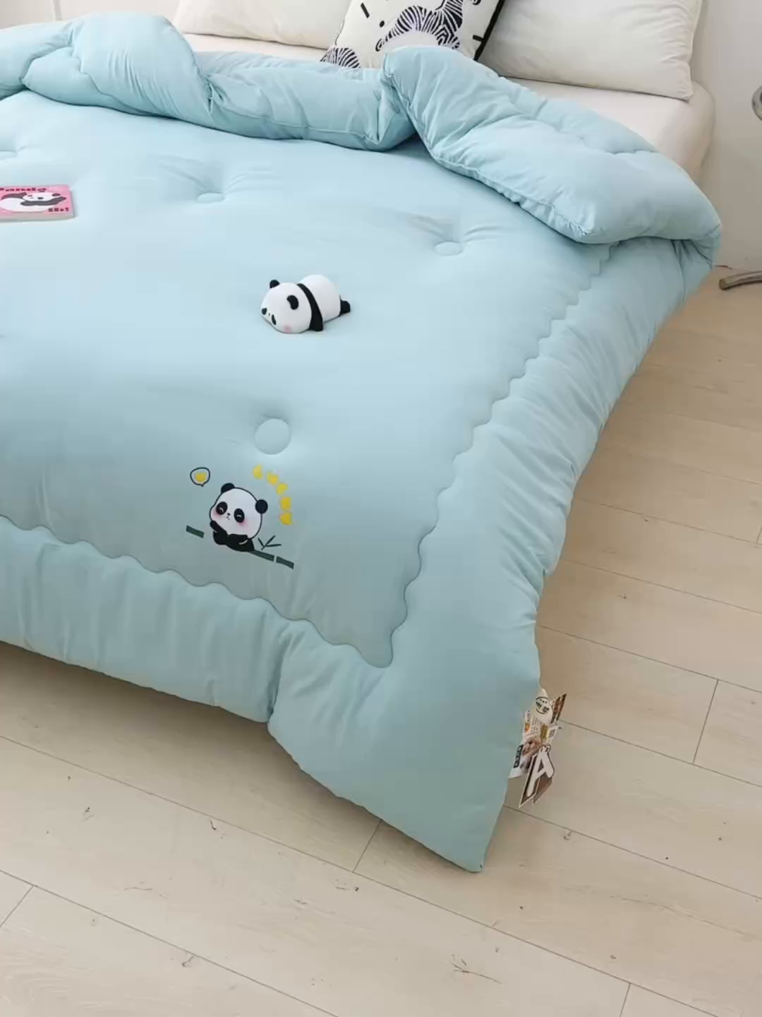 91家纺网 家纺一手货源 找家纺 易展家居 2025新款水洗棉大豆被 熊猫-和风蓝