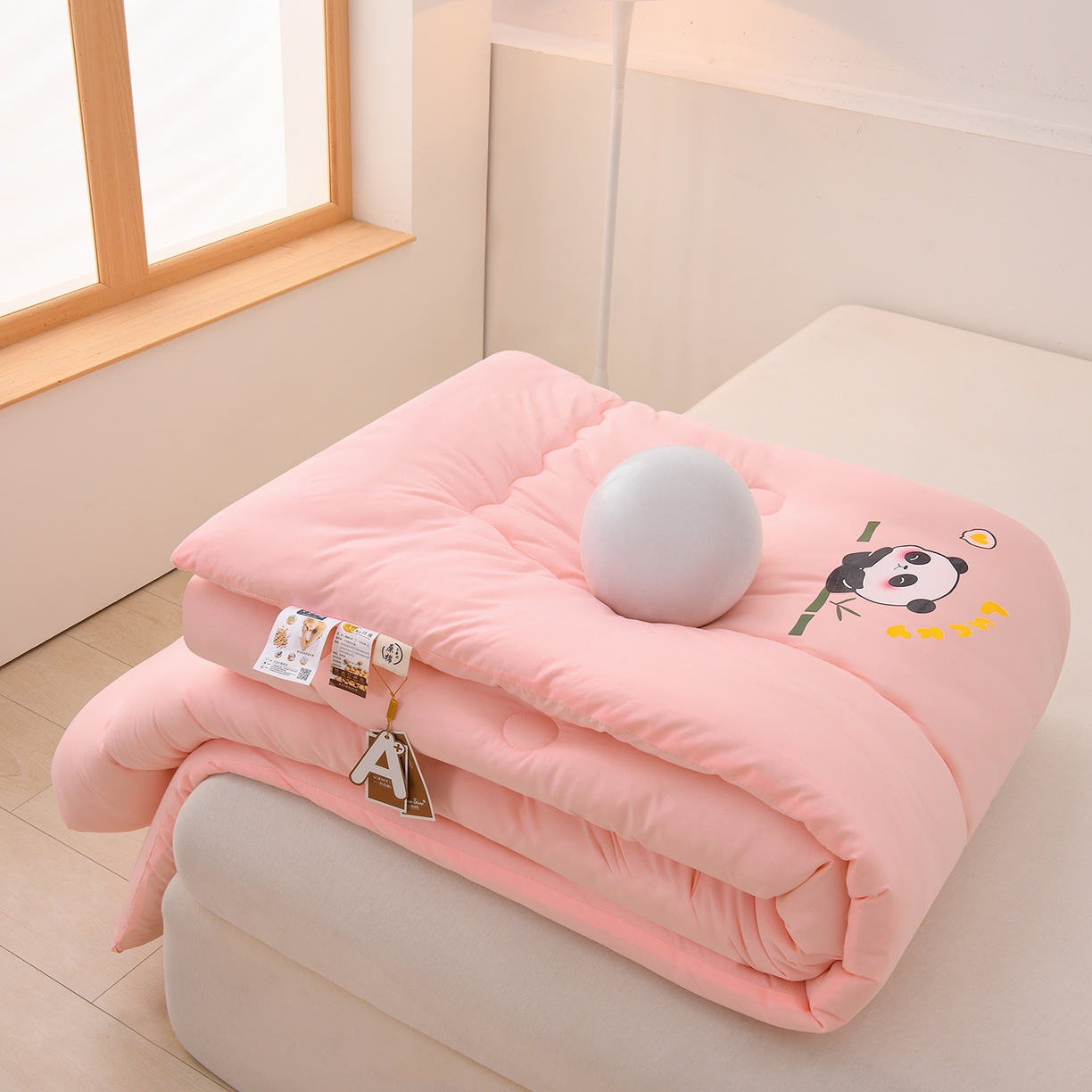 91家纺网 家纺一手货源 找家纺 易展家居 2025新款水洗棉大豆被 熊猫-西柚粉