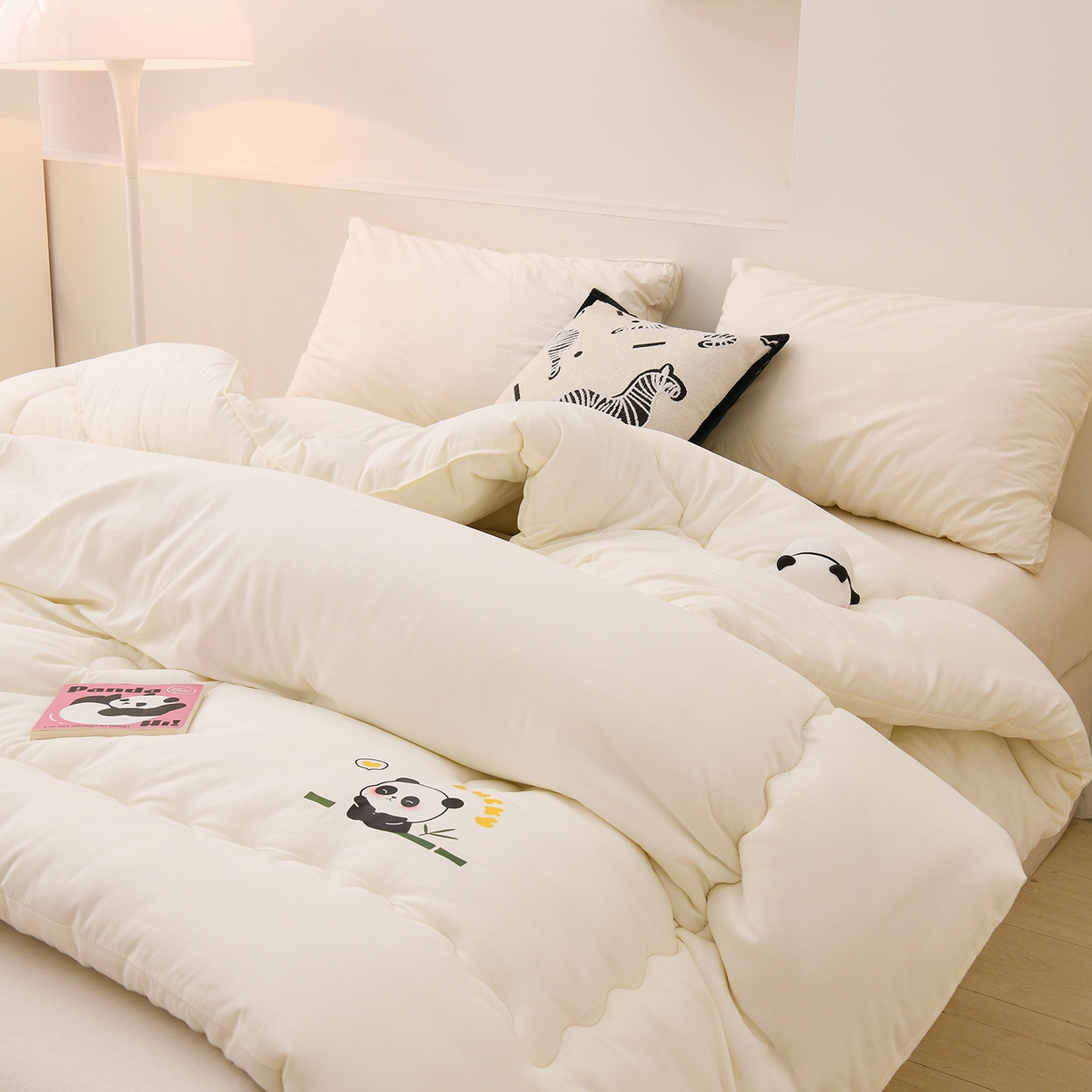 91家纺网 家纺一手货源 找家纺 易展家居 2025新款水洗棉大豆被 熊猫-象牙白