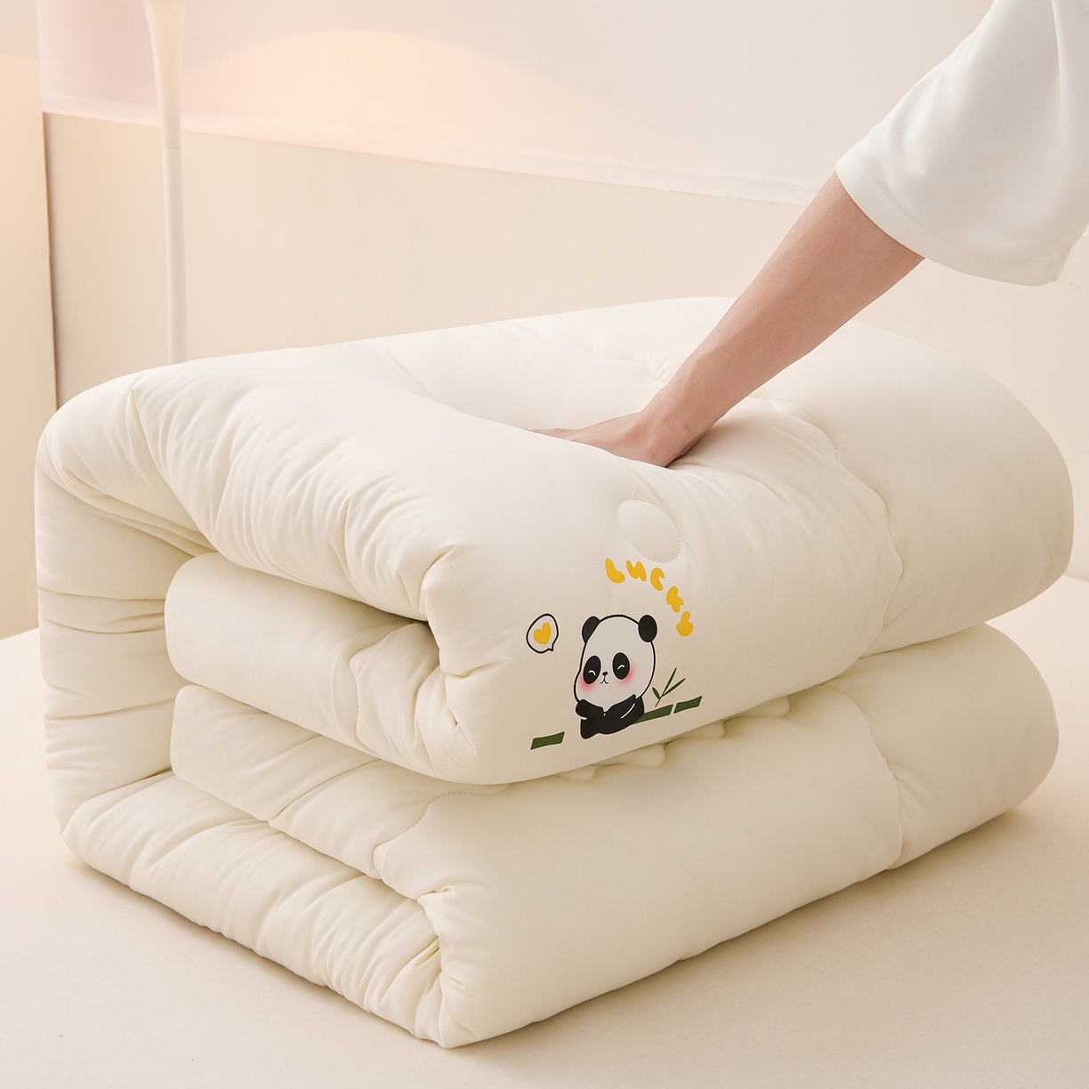 91家纺网 家纺一手货源 找家纺 易展家居 2025新款水洗棉大豆被 熊猫-象牙白