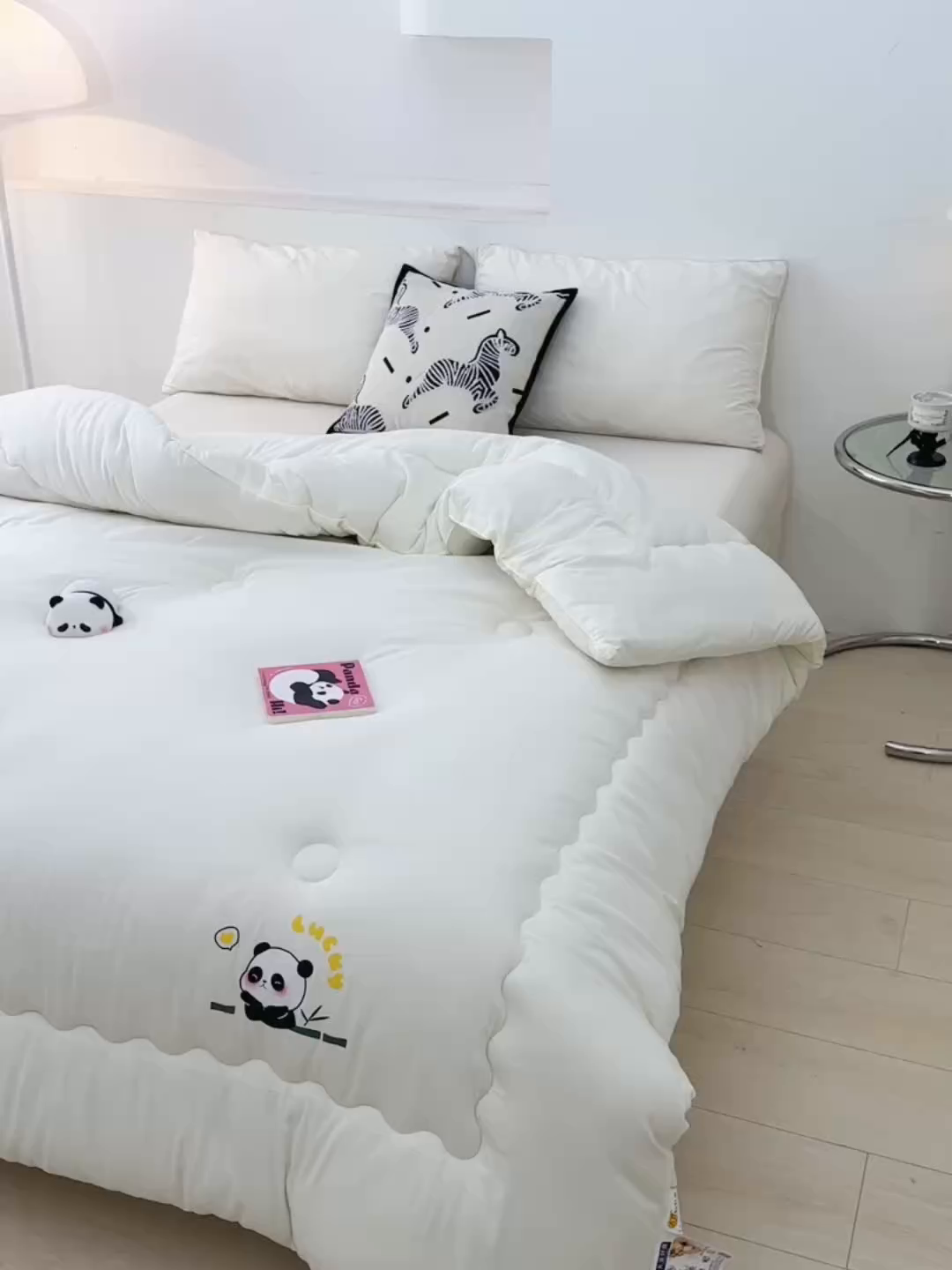 91家纺网 家纺一手货源 找家纺 易展家居 2025新款水洗棉大豆被 熊猫-象牙白