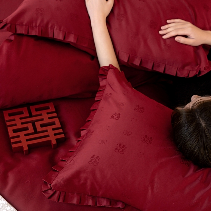 91家纺网 家纺一手货源 找家纺 （总）优然居家纺 2025春夏新款木耳边喜字蝴蝶结小爱心复古红四件套-小欢喜