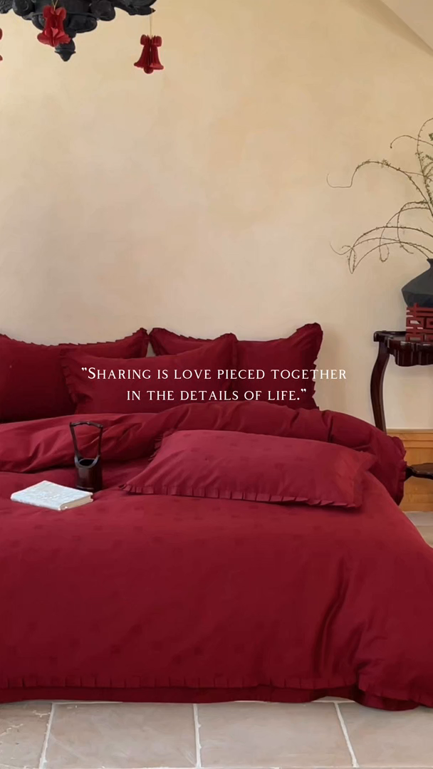 91家纺网 家纺一手货源 找家纺 （总）优然居家纺 2025春夏新款木耳边喜字蝴蝶结小爱心复古红四件套-小欢喜