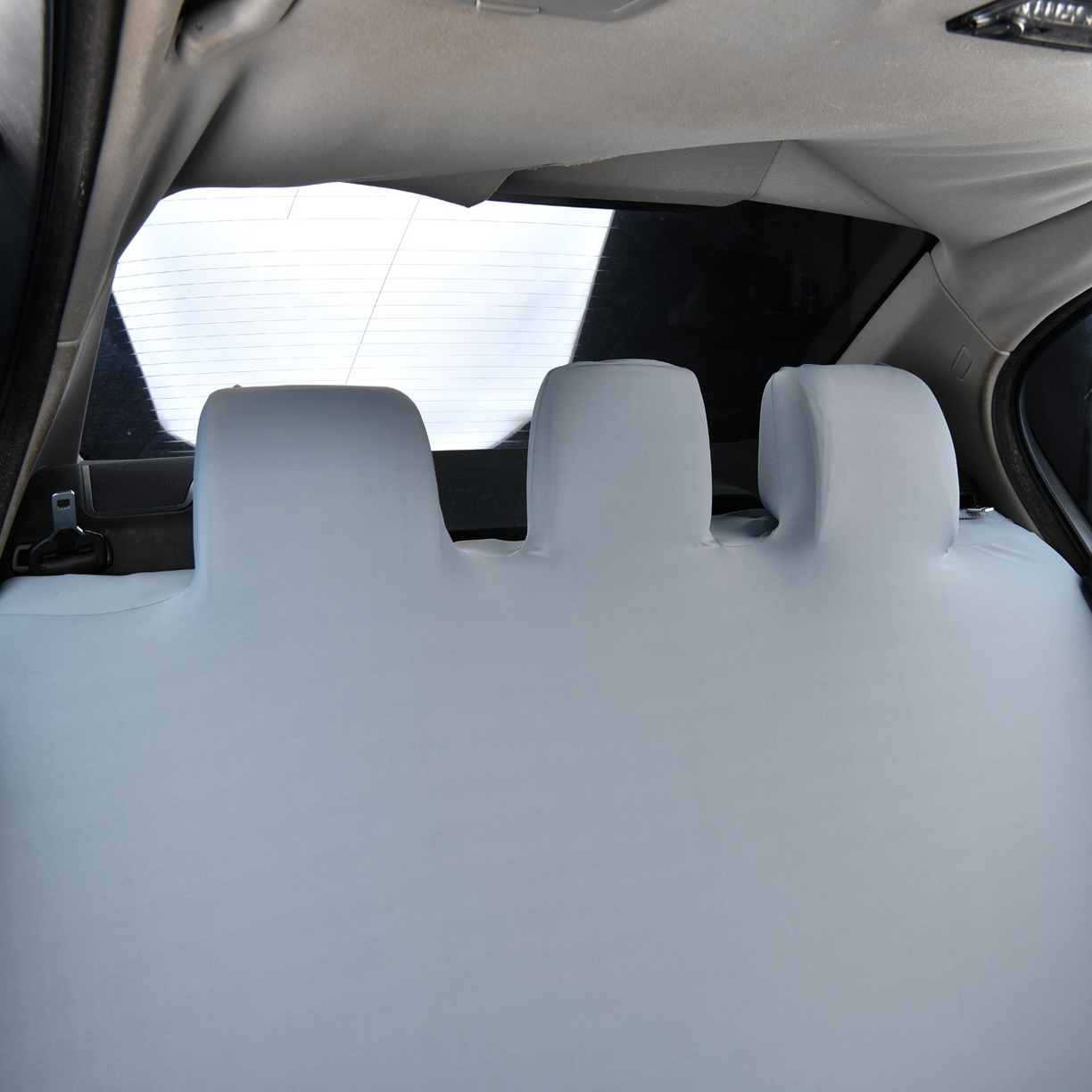 91家纺网 家纺一手货源 找家纺 千彤沙发垫 2025新款凉感冰丝b-弹力全包汽车后排三人座椅套 冰雾蓝