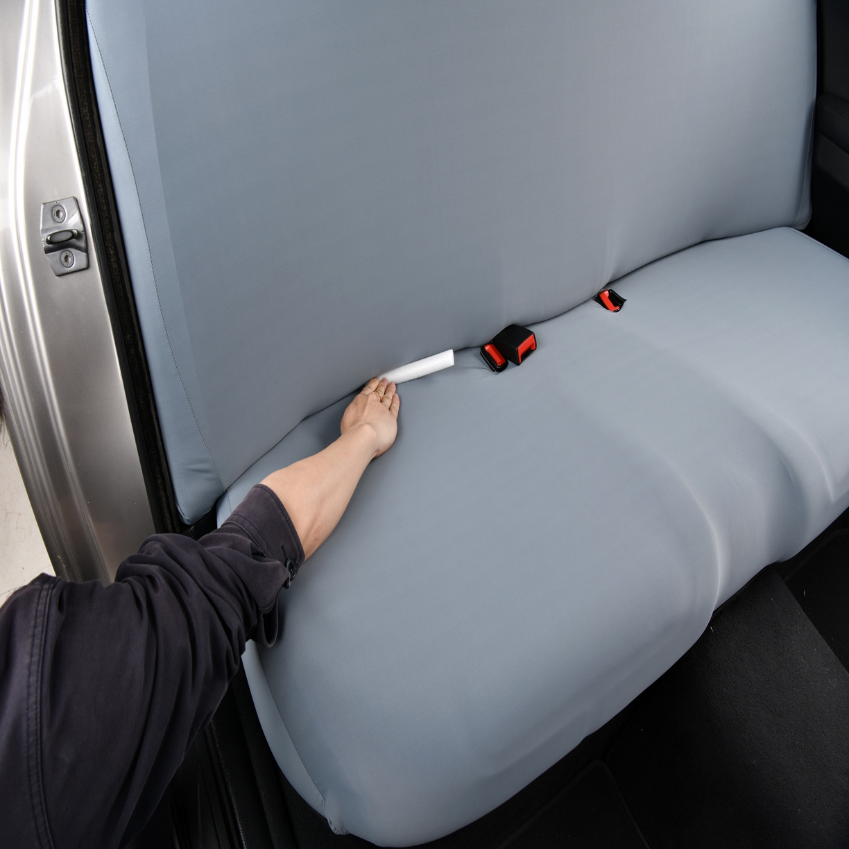 91家纺网 家纺一手货源 找家纺 千彤沙发垫 2025新款凉感冰丝b-弹力全包汽车后排三人座椅套 冰雾蓝