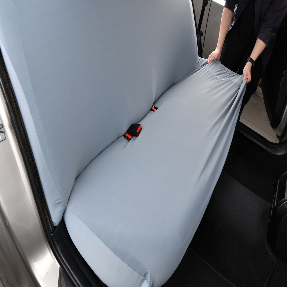 91家纺网 家纺一手货源 找家纺 千彤沙发垫 2025新款凉感冰丝b-弹力全包汽车后排三人座椅套 冰雾蓝