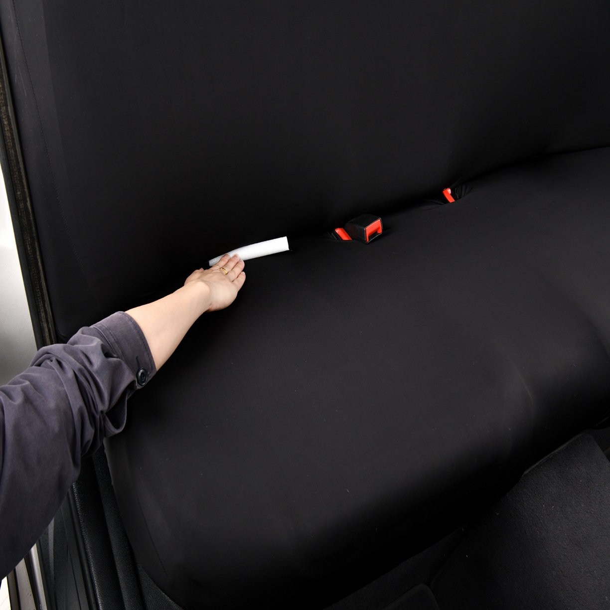 91家纺网 家纺一手货源 找家纺 千彤沙发垫 2025新款凉感冰丝b-弹力全包汽车后排三人座椅套 黑色