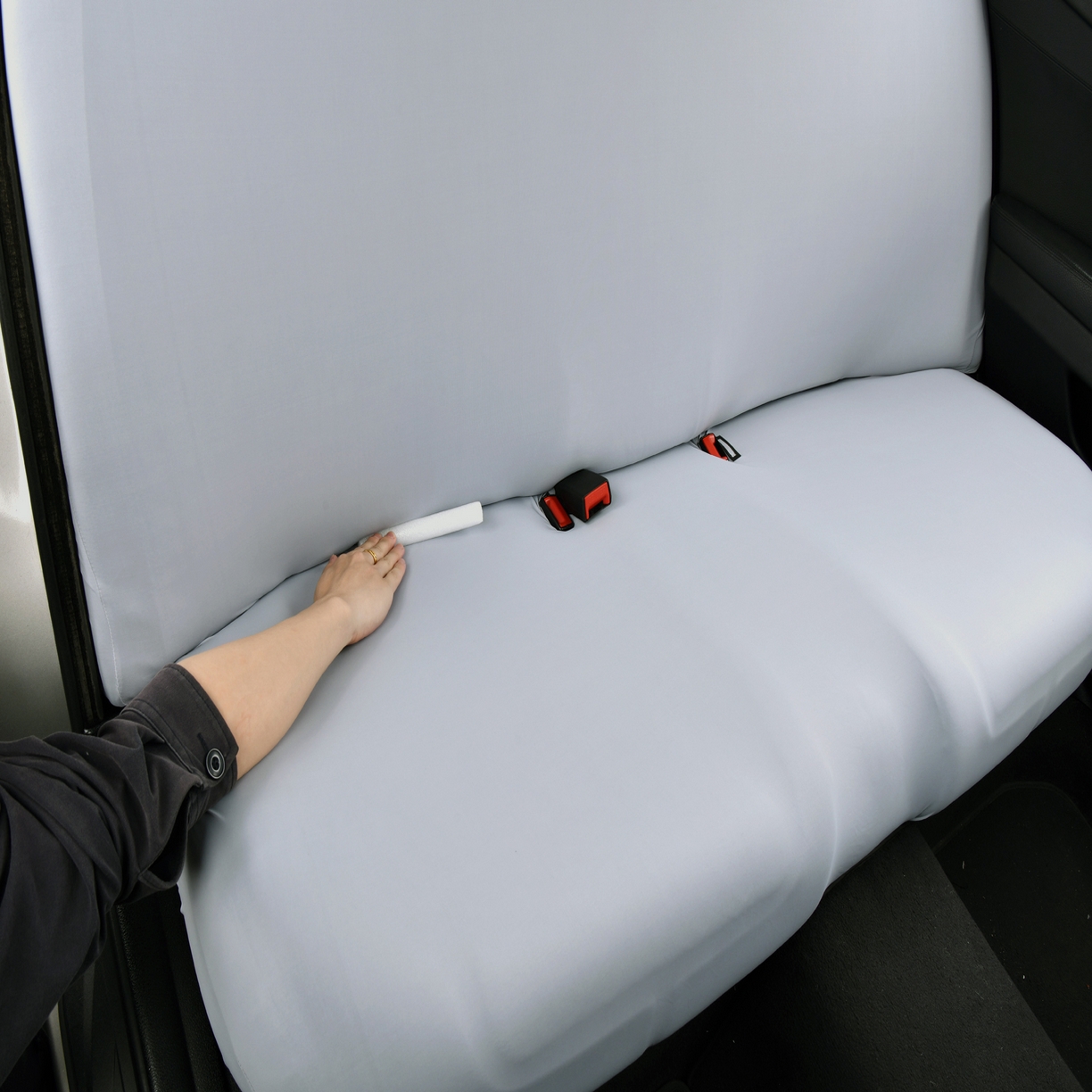 91家纺网 家纺一手货源 找家纺 千彤沙发垫 2025新款凉感冰丝b-弹力全包汽车后排三人座椅套 银灰